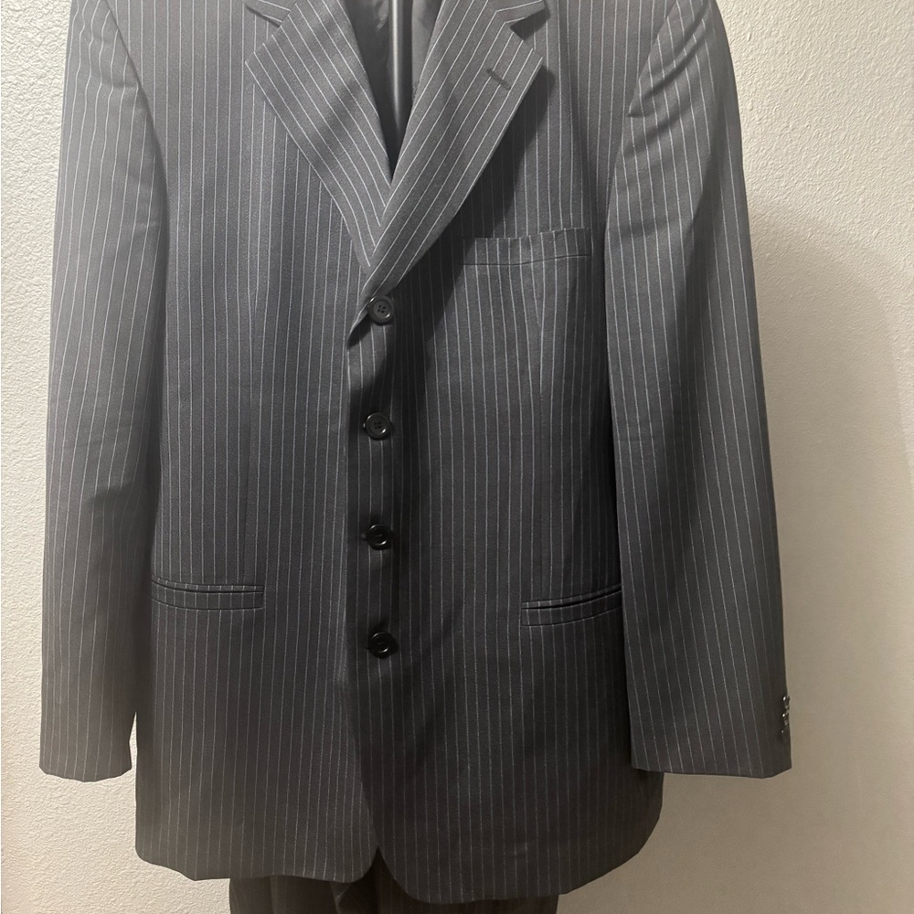 Versace classic V2 made in Italy men’s vintage pinstriped wool suit